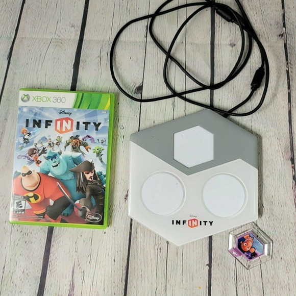 Disney Infinity Play Zone Xbox 360 Game Captain Jack Sparrow Mr Incredible...